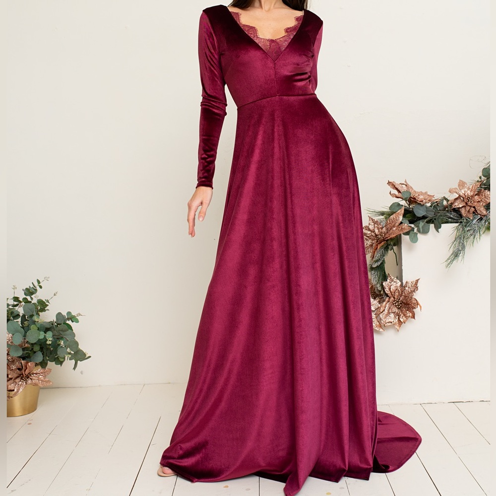 ❗️NEW❗️ Burgundy Velvet V Neck Lace Backless Dress